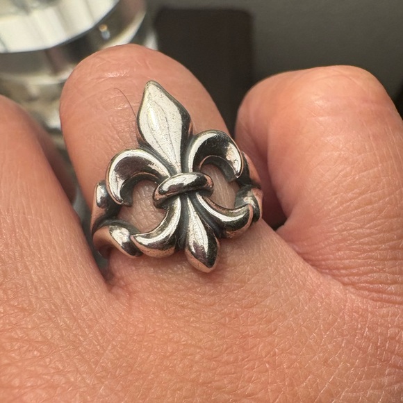 Retired - Fleur De Lis ring - Picture 6 of 7